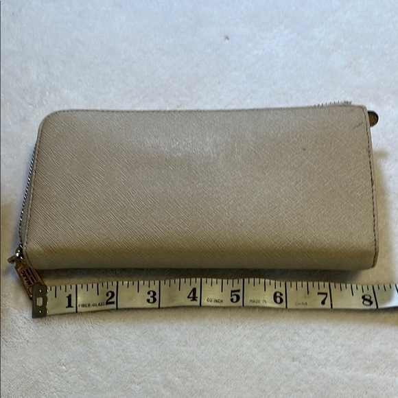 Marc New York Cream Wallet Sleek Design - Picture 3 of 5